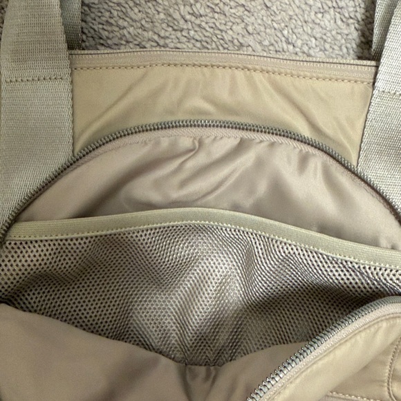 Lululemon Athletica Expandable Tan Tote Bag - Picture 4 of 11